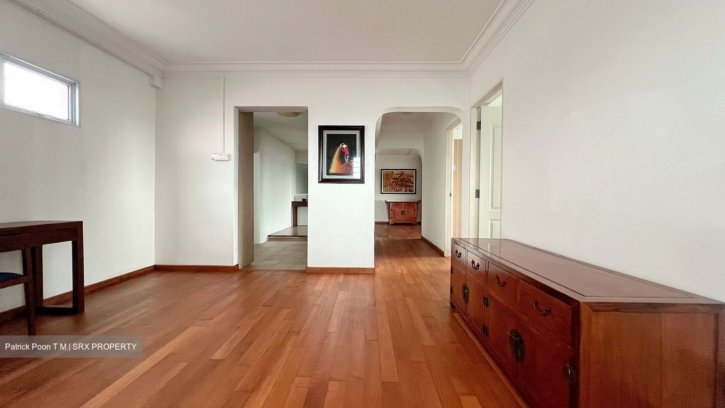 Blk 216 Jurong East Street 21 (Jurong East), HDB Executive #550801071